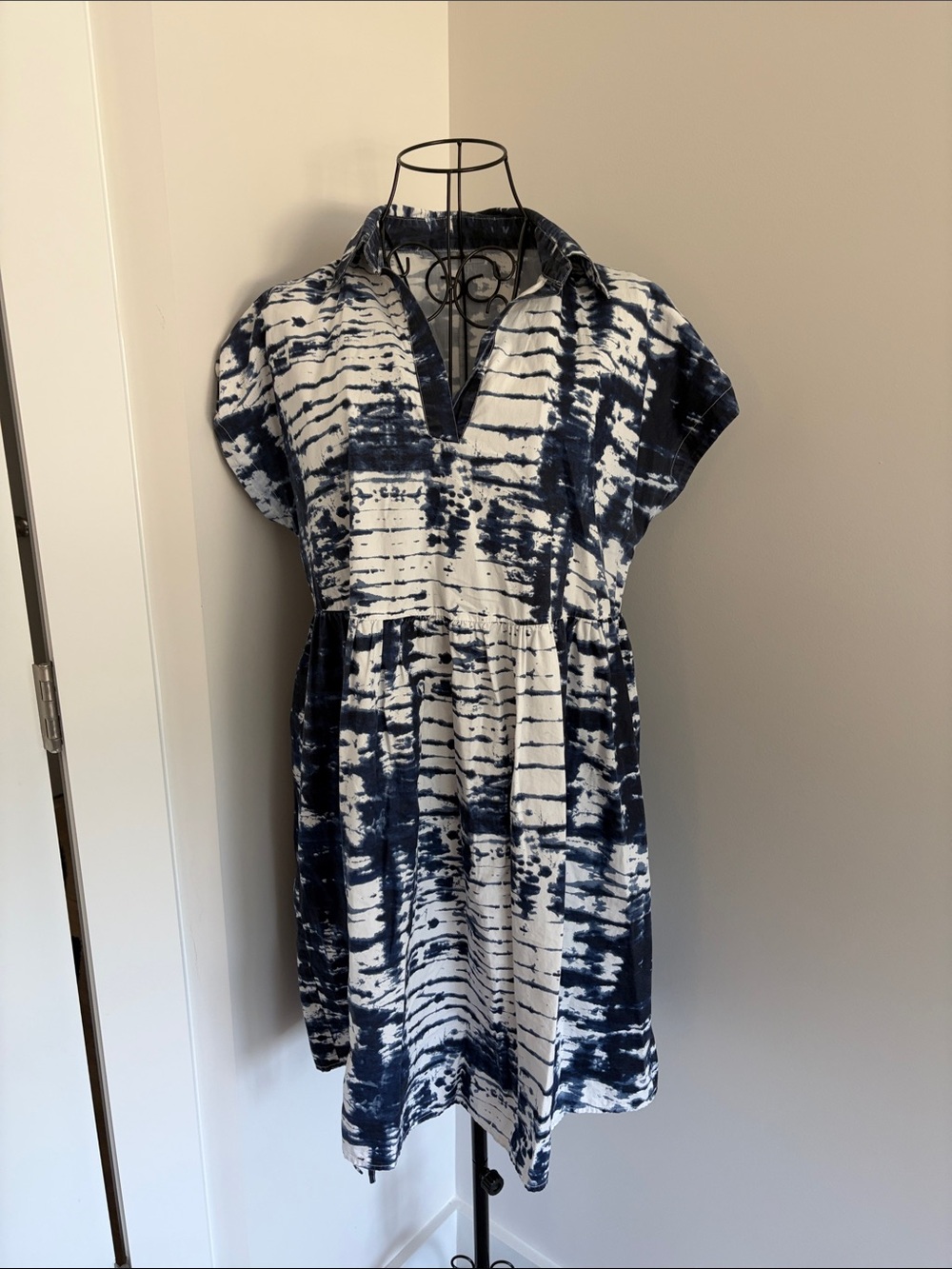 Navy & White Tie-Dye V-Neck Short Dress - Casual Summer Style